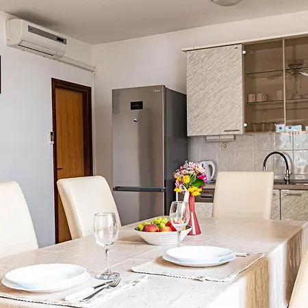 Tri Zala 9237d Apartment Zrnovo