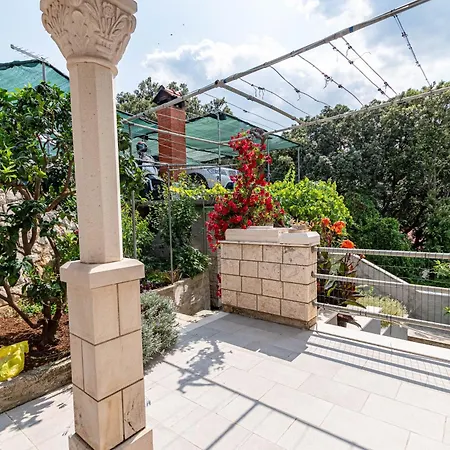 Tri Zala 9237d Lägenhet Zrnovo